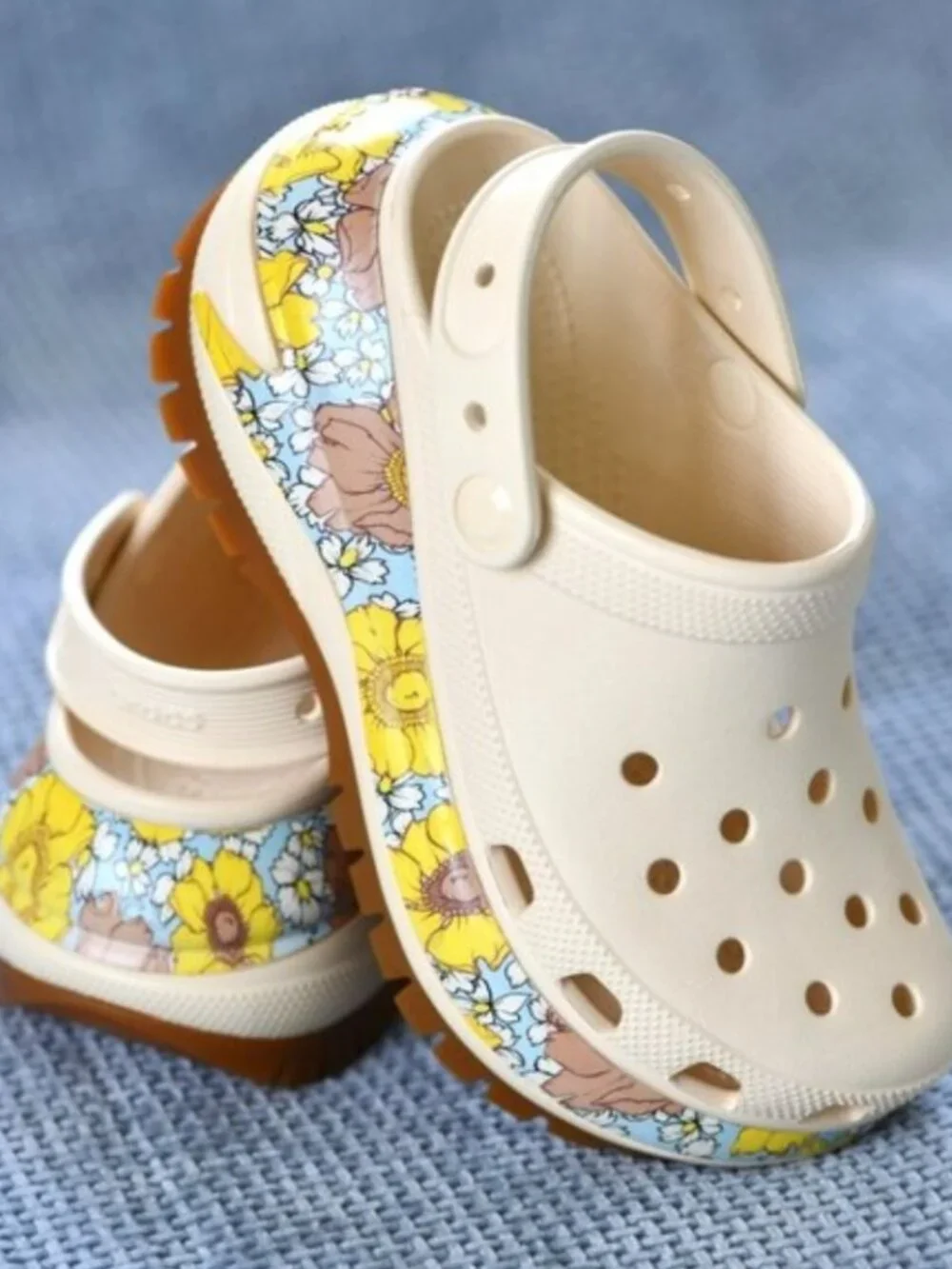 Crocs Mega Crush Clog Size 8 Womens Vanilla Multi Retro Floral Yellow Platform